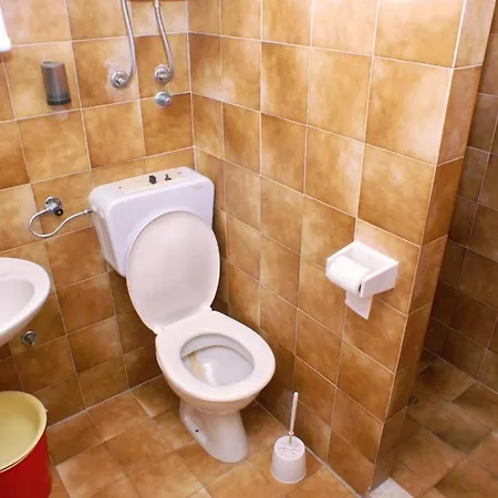 Studio 4385d Apartment *